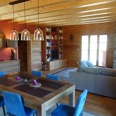 In Les Masses With Storage Chalet